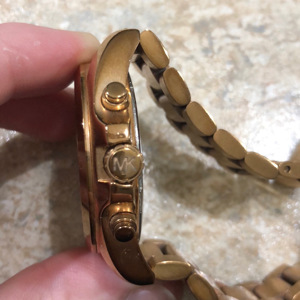 MICHAEL KORS ROSE GOLD WATCH - Picture 5 of 5